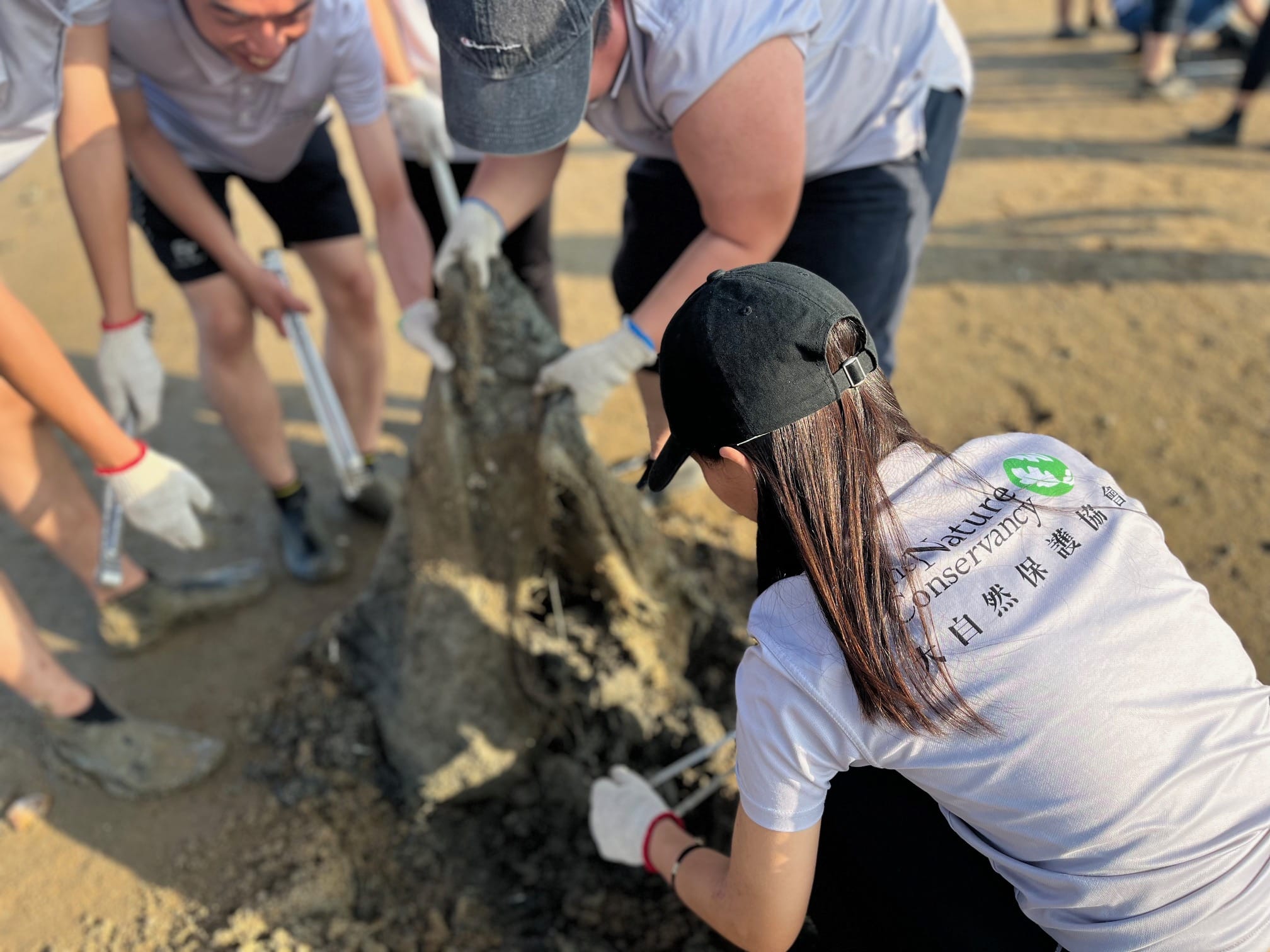 移除海洋垃圾，還原沿岸清潔與生機